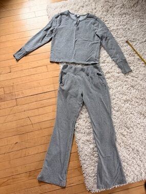 Athleta Girl Grey Sweatsuit Flare Pants Henley Top Size 14 XL